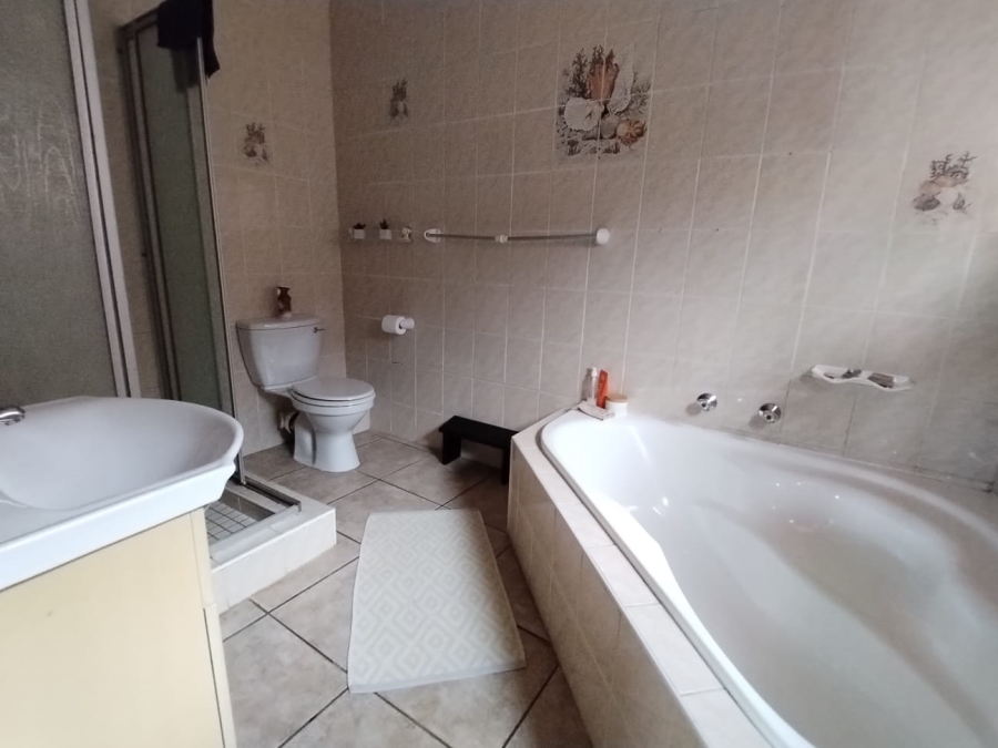 3 Bedroom Property for Sale in Kosmos North West